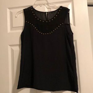 Adorable sleeveless blouse
